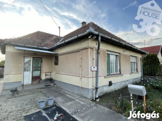 Soltszentimre csendes utcájában családi ház Eladó!