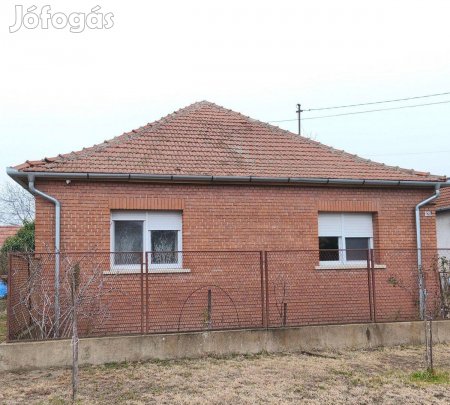 Soltvadkert Koltói utcában 3 szobás családi ház eladó!