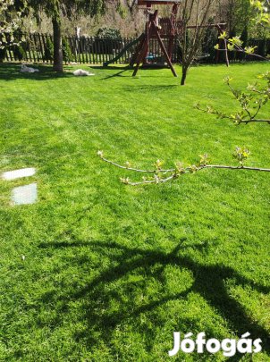 Solymár központjában található családi ház