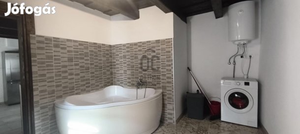 Somlóvásárhelyen 78 nm-es, igényesen felújított, eredeti, klasszikus-