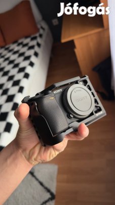 Sony A6300 kit tartozékokkal (alacsony zárszám)