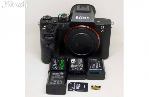 Sony A7 Rii jó állapotban + 4 akku, Patona töltő 128 GB kártya
