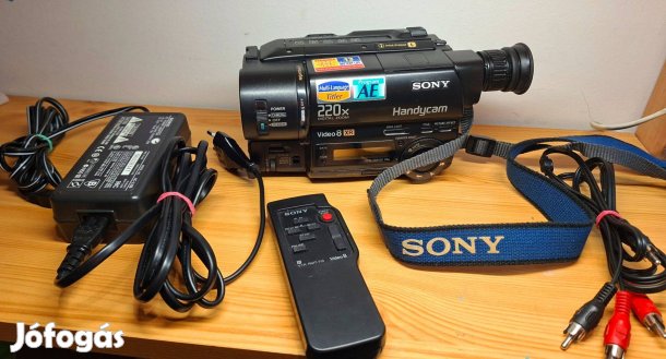 Sony CCD TR415E Video8 XR videókamera. Tápegység, távirányító, táska
