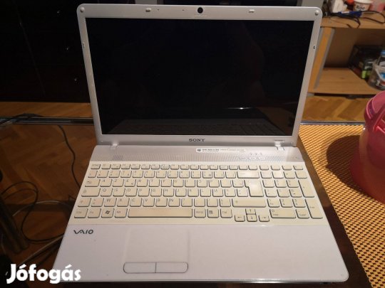 Sony Vaio laptop netezésre videózásra friss Windowsal akkuval töltővel