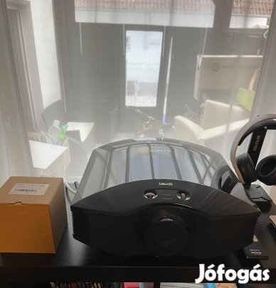 Sony Vpl Hw 45-es full Hd 3d projektor 900óra + új lámpa 0 óra. 2 szem