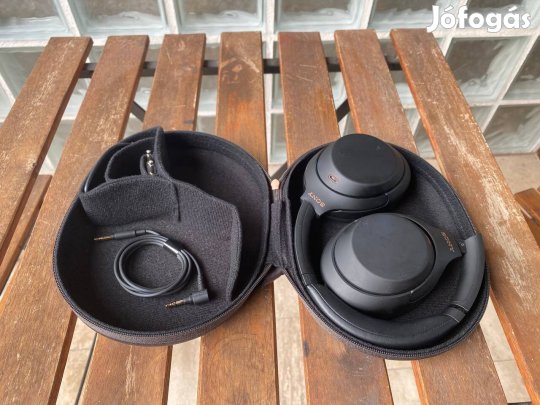 Sony WH-1000XM4 Noise Cancelling Headphones Like New