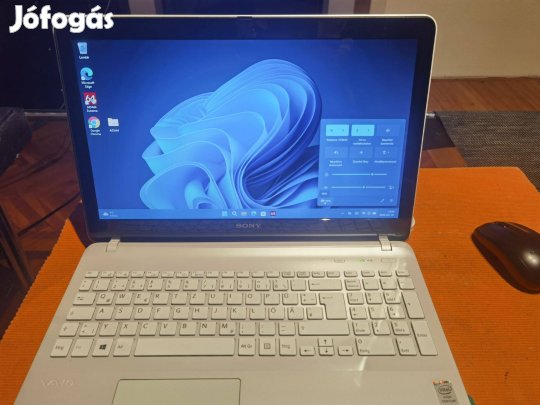 Sony vaio SVF152 Pentium új akku+töltő+Friss Win11Pro-SSD+8GB