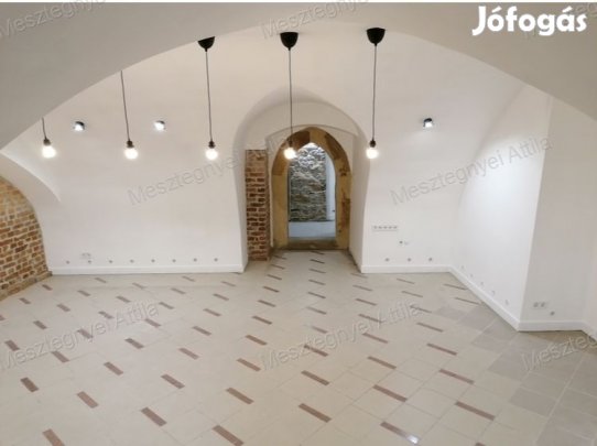 Sopron Várkerületen ELADÓ üzlethelyiség!