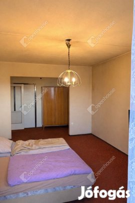 Sopronba, 2 szoba, hallos, felújítandó panellakás eladó