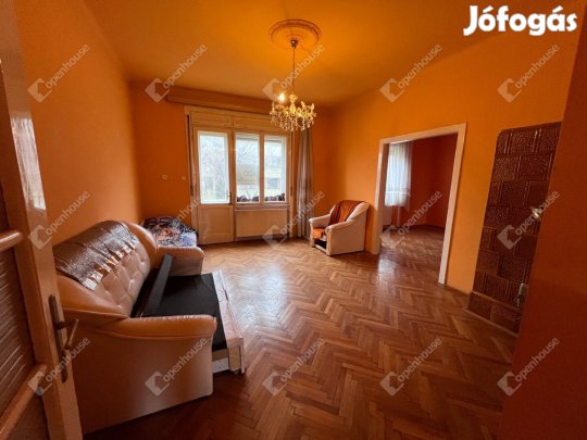 Sopronban, belváros közeli tágas lakás eladó
