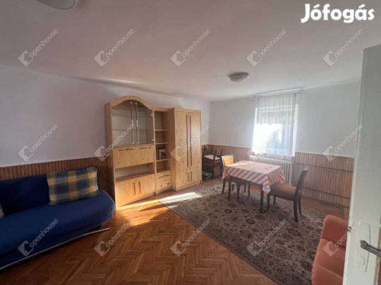 Sopronban udvari lakóház lakás eladó