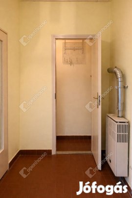 Soproni eladó 33 nm-es lakás