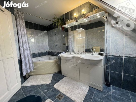 Sorház eladó saját kerttel és garázzsal!