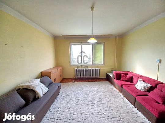 Sorház kis kerttel garázzsal