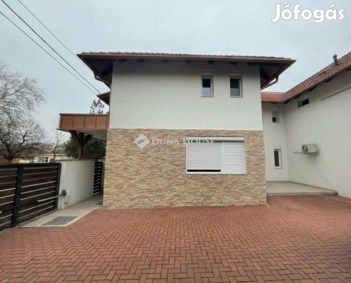 Sorházi, 2 szintes, 5 szobás lakás, Budapest 4. ker.