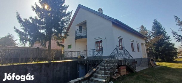 Sóstófürdőn 4 szobás családi ház eladó
