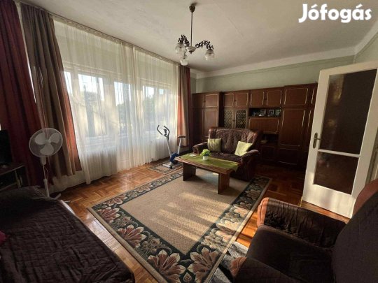 Sóstóhegyen N+3 szobás tégla családi ház eladó