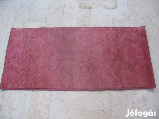 Sötét rózsaszín szőnyeg (2)