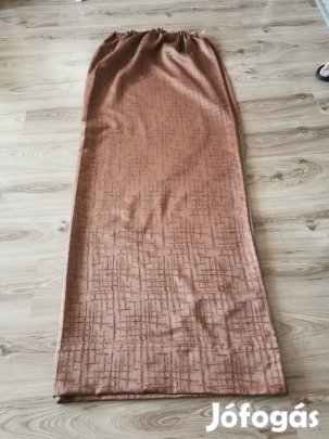 Sötétîto barna színű fűggony 