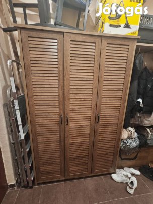 Sötét tölgyszínű gardróbszekrény