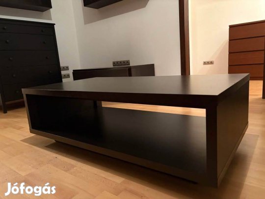 Sötétbarna dohányzóasztal