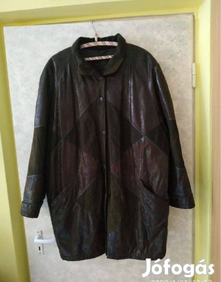 Sötétbarna nagy méretű gombos kabát 54-es
