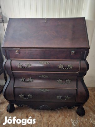 Sötétebb árnyalatú barokk büró