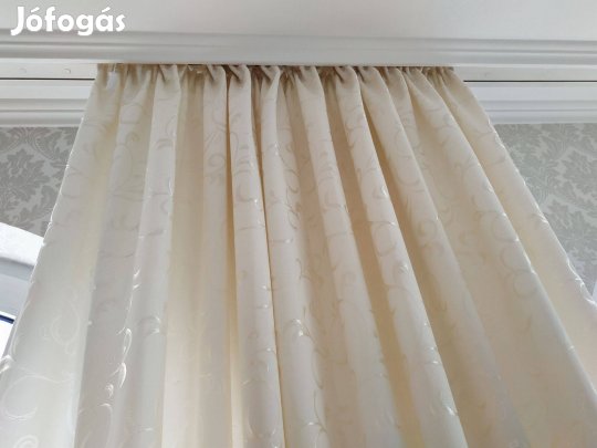 Sötétítő függöny hatalmas: szélesség 13,5 m x2,70 m, 4 db világos vaj