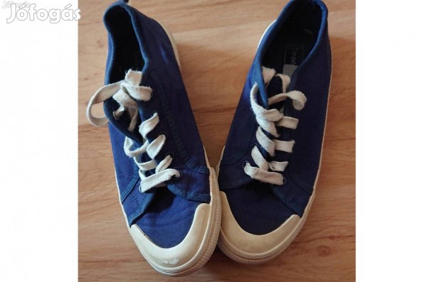 Sötétkék 38-as fűzős tornacipő