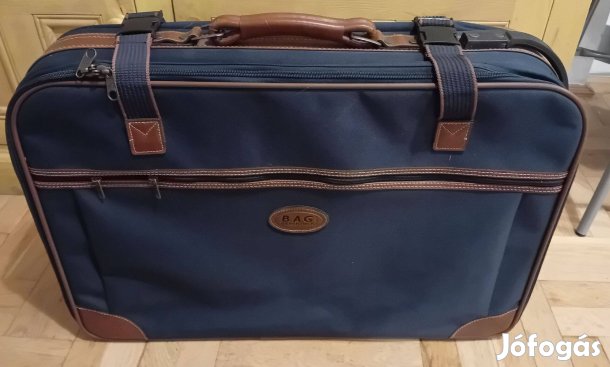 Sötétkék-barna gurulós bőrőnd, 2 keréken gurul, fogóval eladó