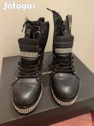 Sötétkék bőr 40-es bakancs