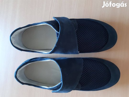 Sötétkék szinű kényelmi cipő 37-es méret
