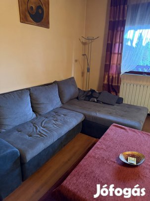 Sötétszürke L-alakú kanapé/sarokgarnitúra