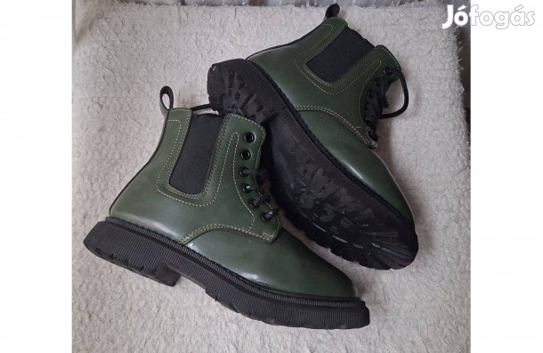 Sötétzöld fűzős bakkancs * Méret: 36 * Belső talphossz: 22,5 cm