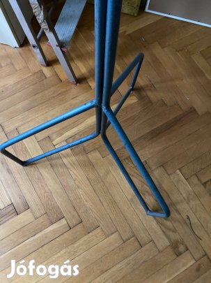 Space Age fém kabáttartó állófogas