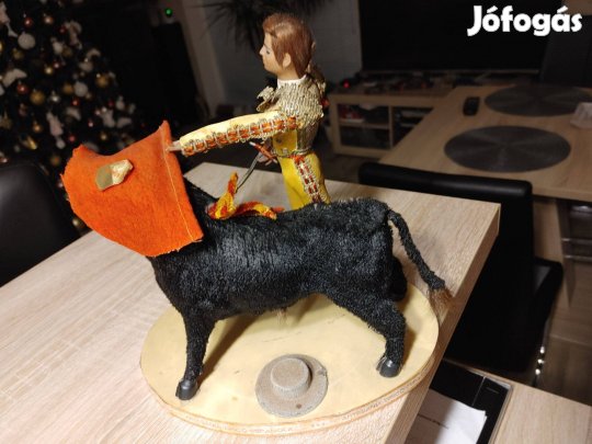 Spanyol bikaviador asztaldísz figura