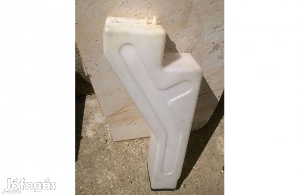 Speciális formájú műanyag tartály , kb.10 literes