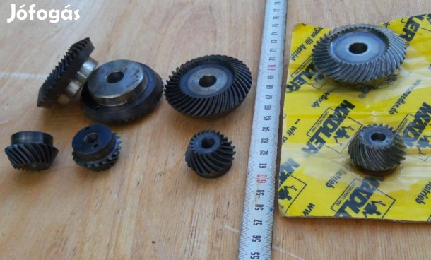 Spirálfogazatú kúpfogaskerék - csigakerék készlet