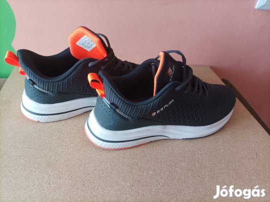 Sportcipő 45-ÖS Eladó