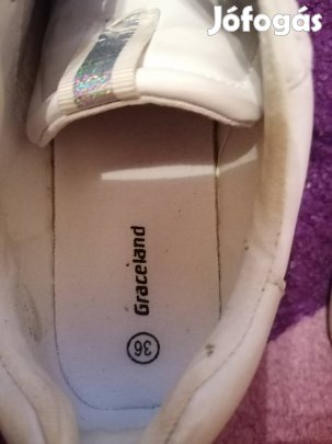 Sportos cipő eladó 