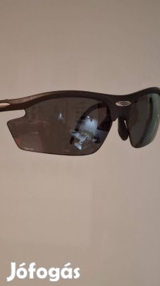 Sportos napszemüveg