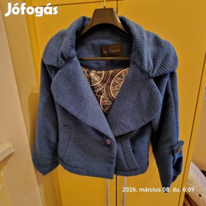 Sportosan elegáns kék rövid kabát