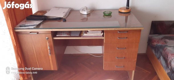 Stabil íróasztal eladó