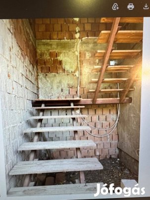 Stabil zártszelvény lépcsőváz olcsón eladó