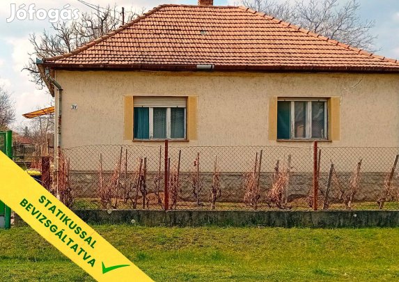 Statikailag ellenőrzött, felújítandó telkes ház Lőrinciben eladó!