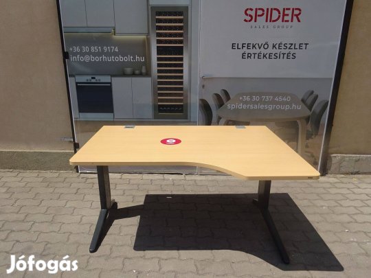 Steelcase íróasztal, bükk mintázatú, jobbos, 140x100 cm - használt