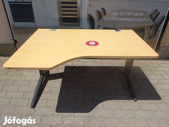 Steelcase íróasztal, sarokasztal, 140x100 cm - használt irodabútor