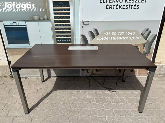 Steelcase márkájú íróasztal, 160x80 cm, sötétbarna - használt asztal