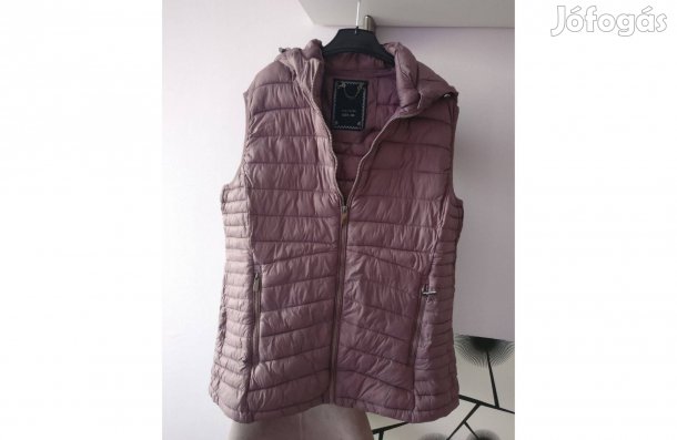 Steppelt kapucnis mellény