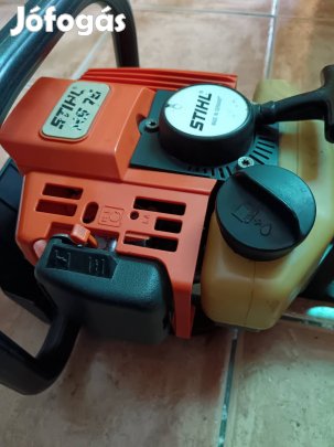 Stihl HS75 benzinmotoros sövényvágó. 